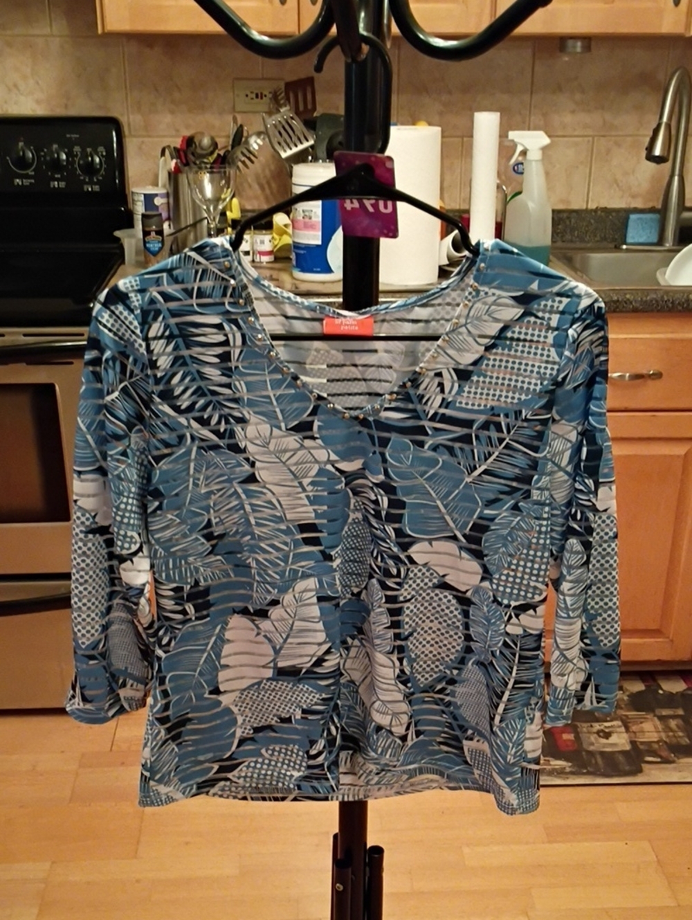 hearts of palm Blue & White Tropical Leaf V‑Neck Long Sleeve Top